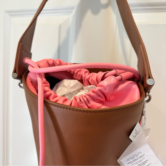 SOLD! Brand New Sportmax Runway Leather Bucket Bag Size: OS all Seasons - Picture 8 of 16